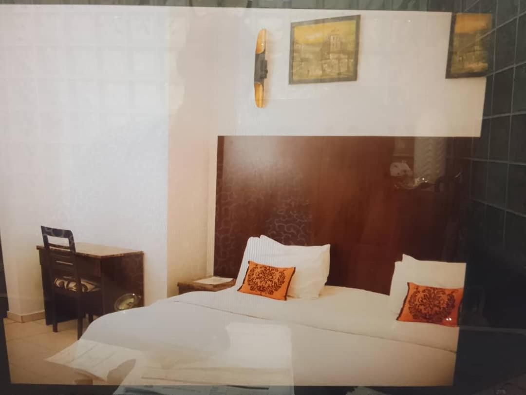 Diamond Lane Hotel Абуджа Екстер'єр фото